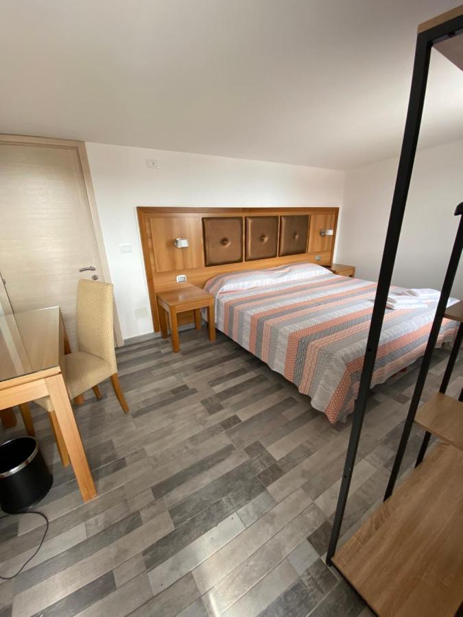 B&B Torre Pozzillo Чинізі Екстер'єр фото